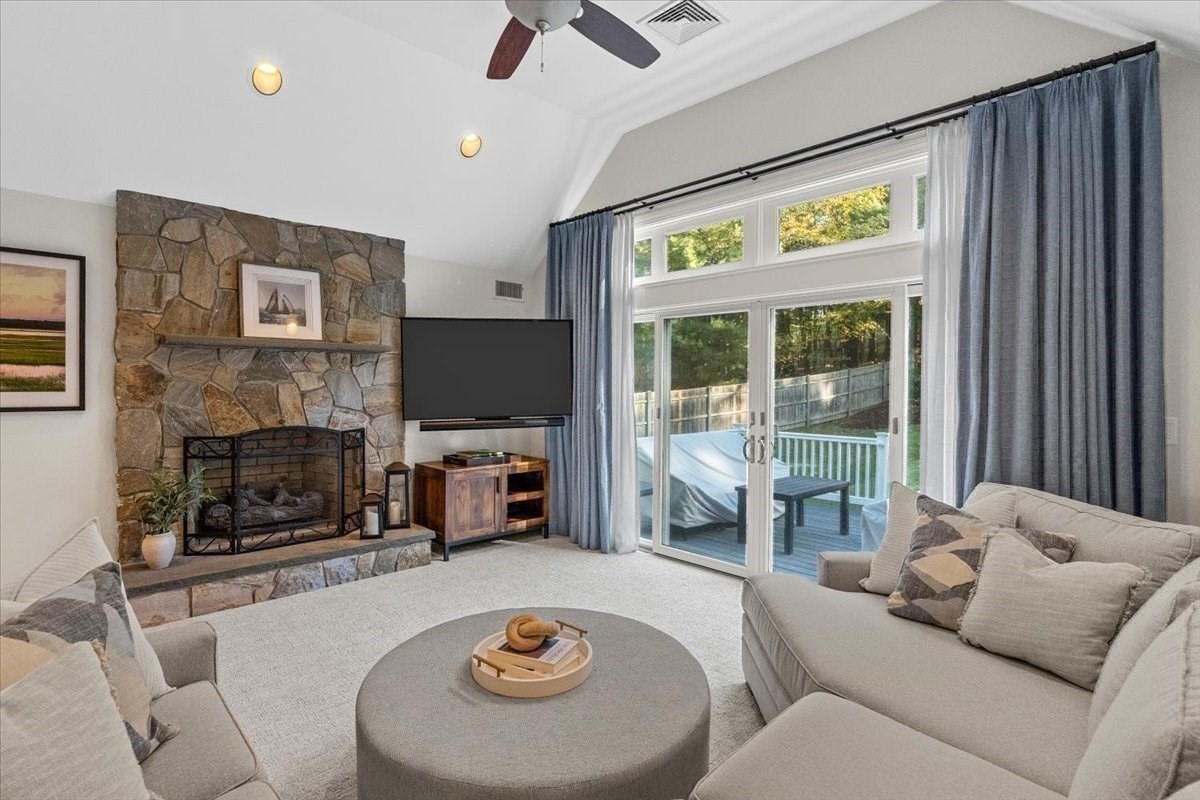62 Metacomet Way Property Photo 10