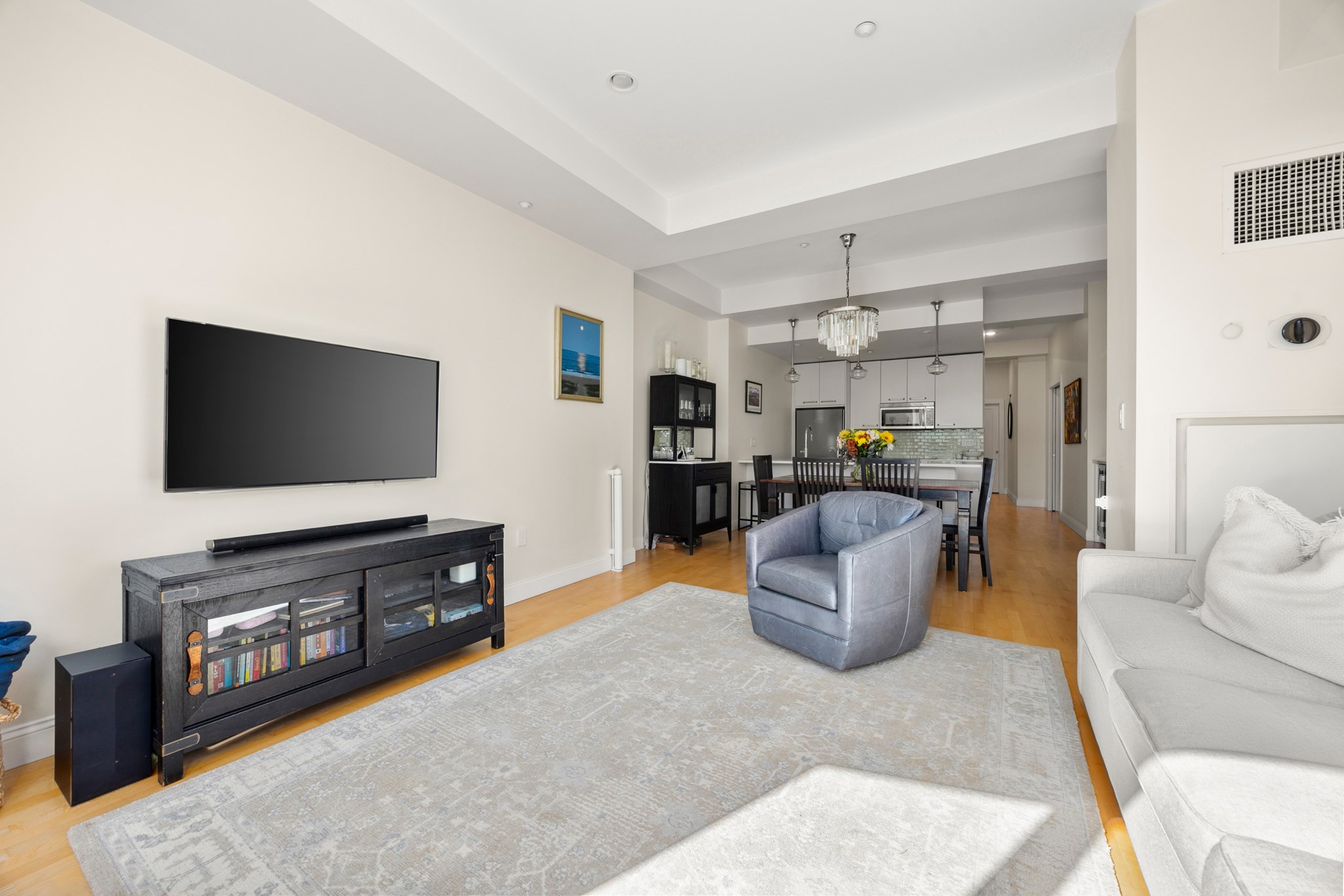 1166 Washington St # 301 Property Photo 2
