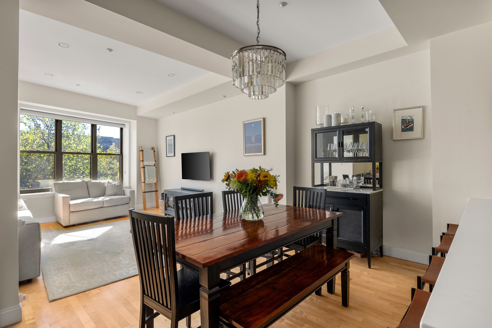 1166 Washington St # 301 Property Photo 6