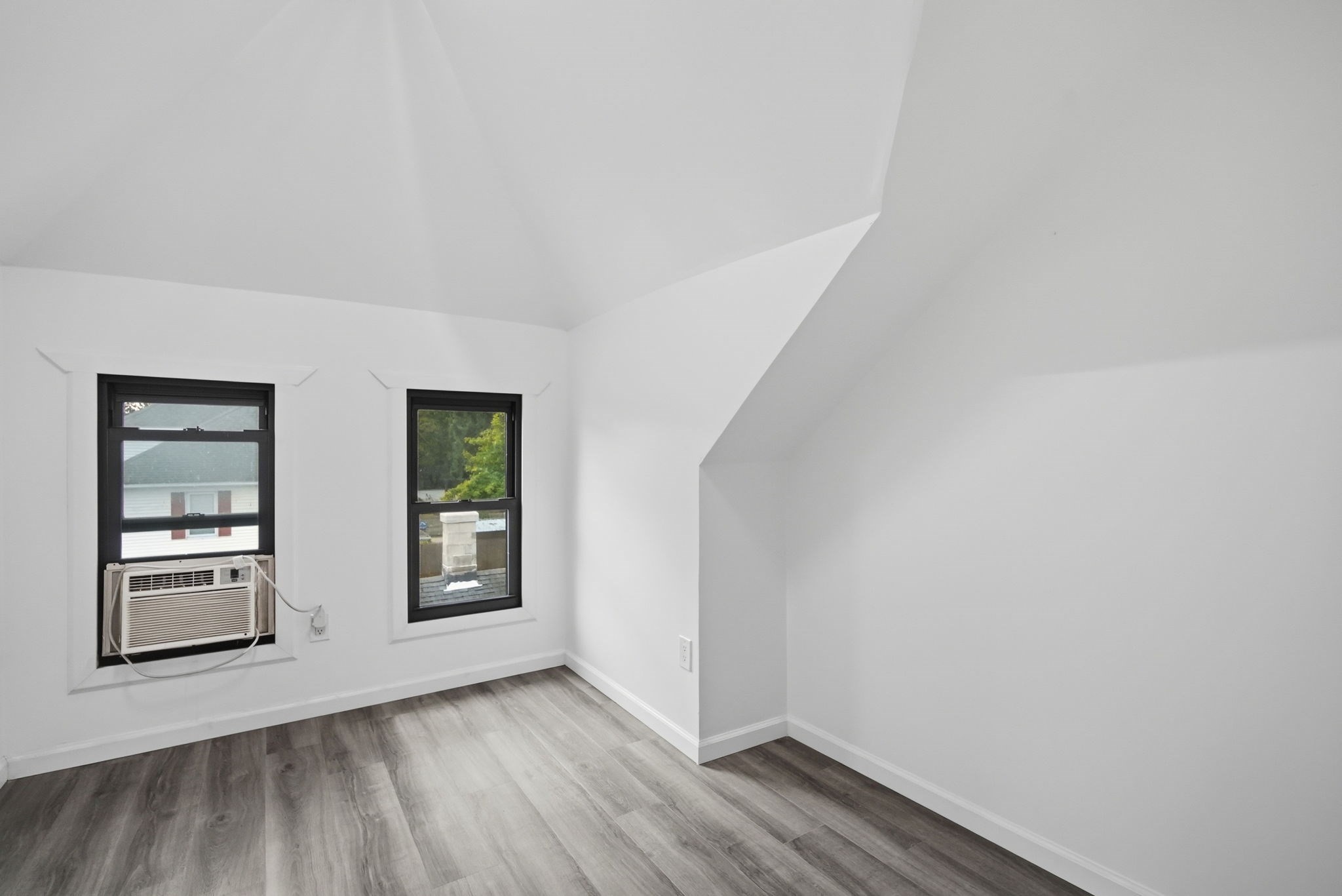 98 Bristol Street Property Photo 29