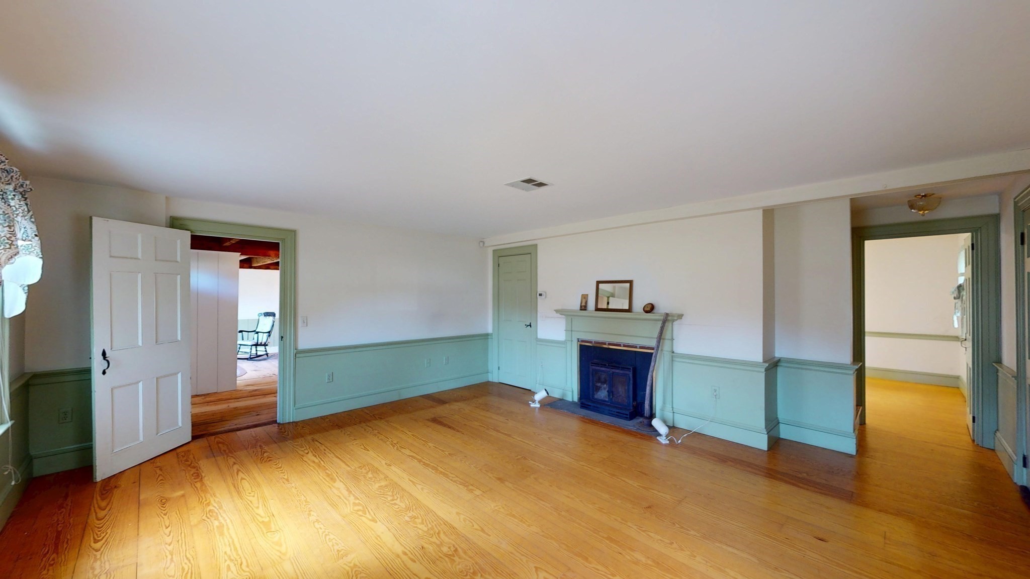 10 Mansfield Ave Property Photo 5