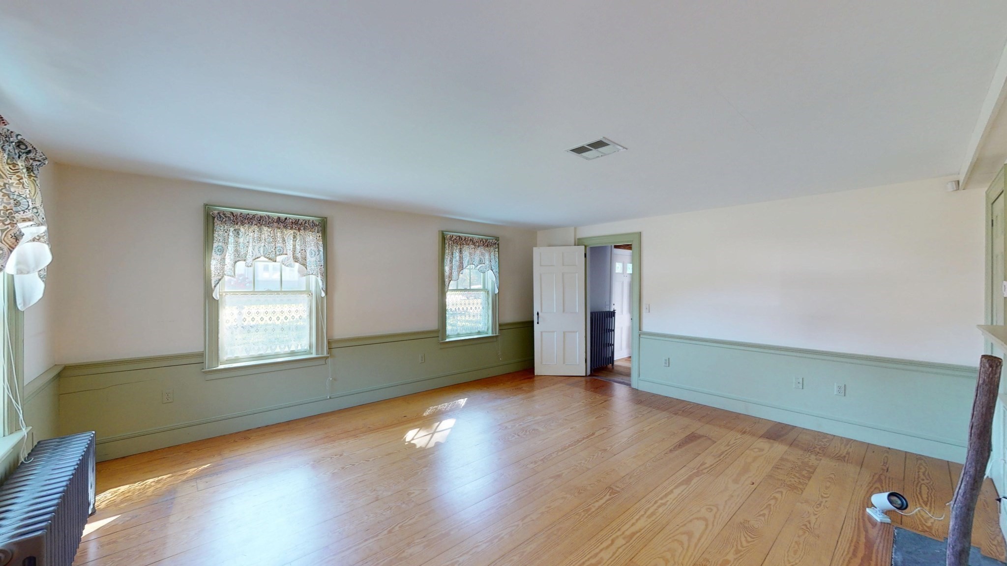 10 Mansfield Ave Property Photo 6
