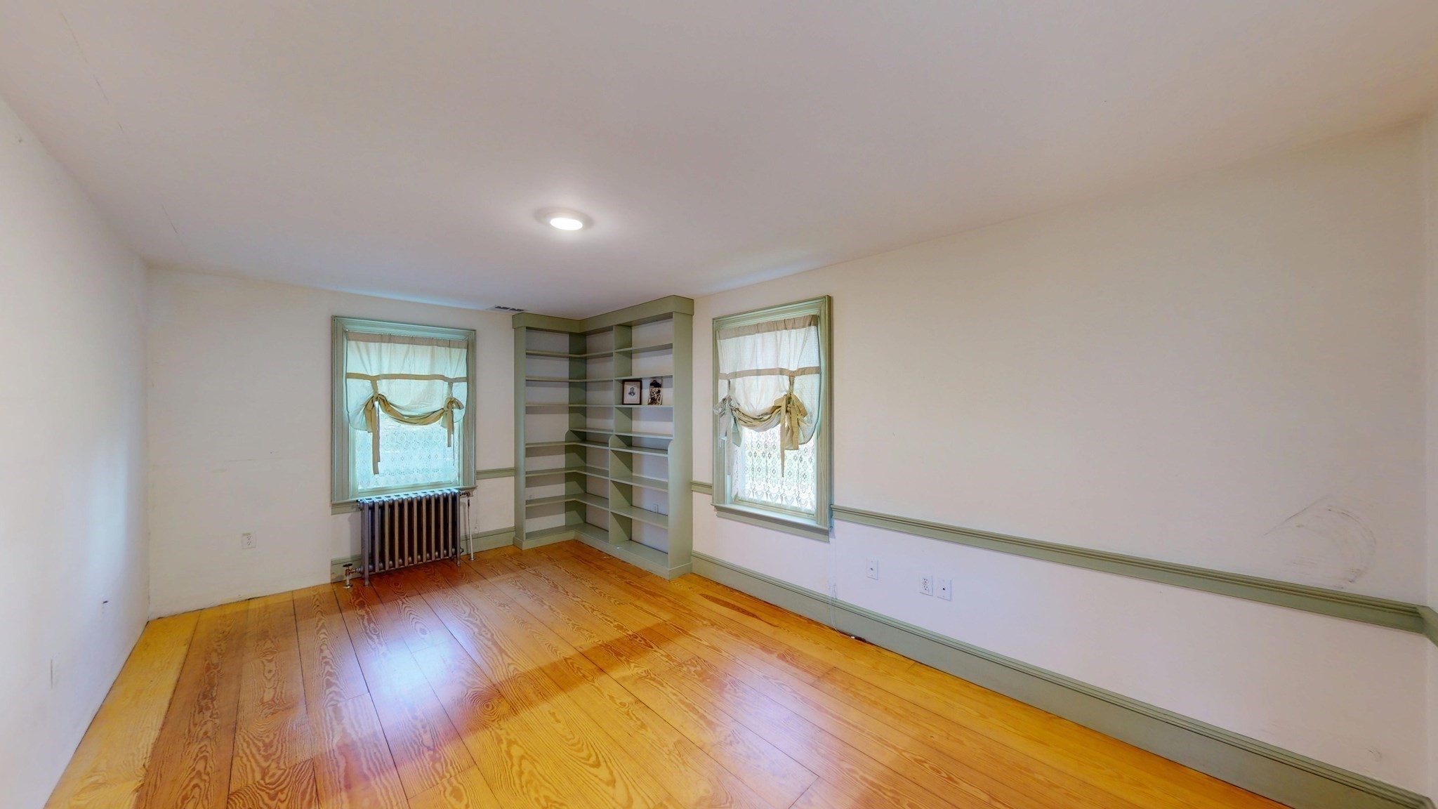 10 Mansfield Ave Property Photo 7