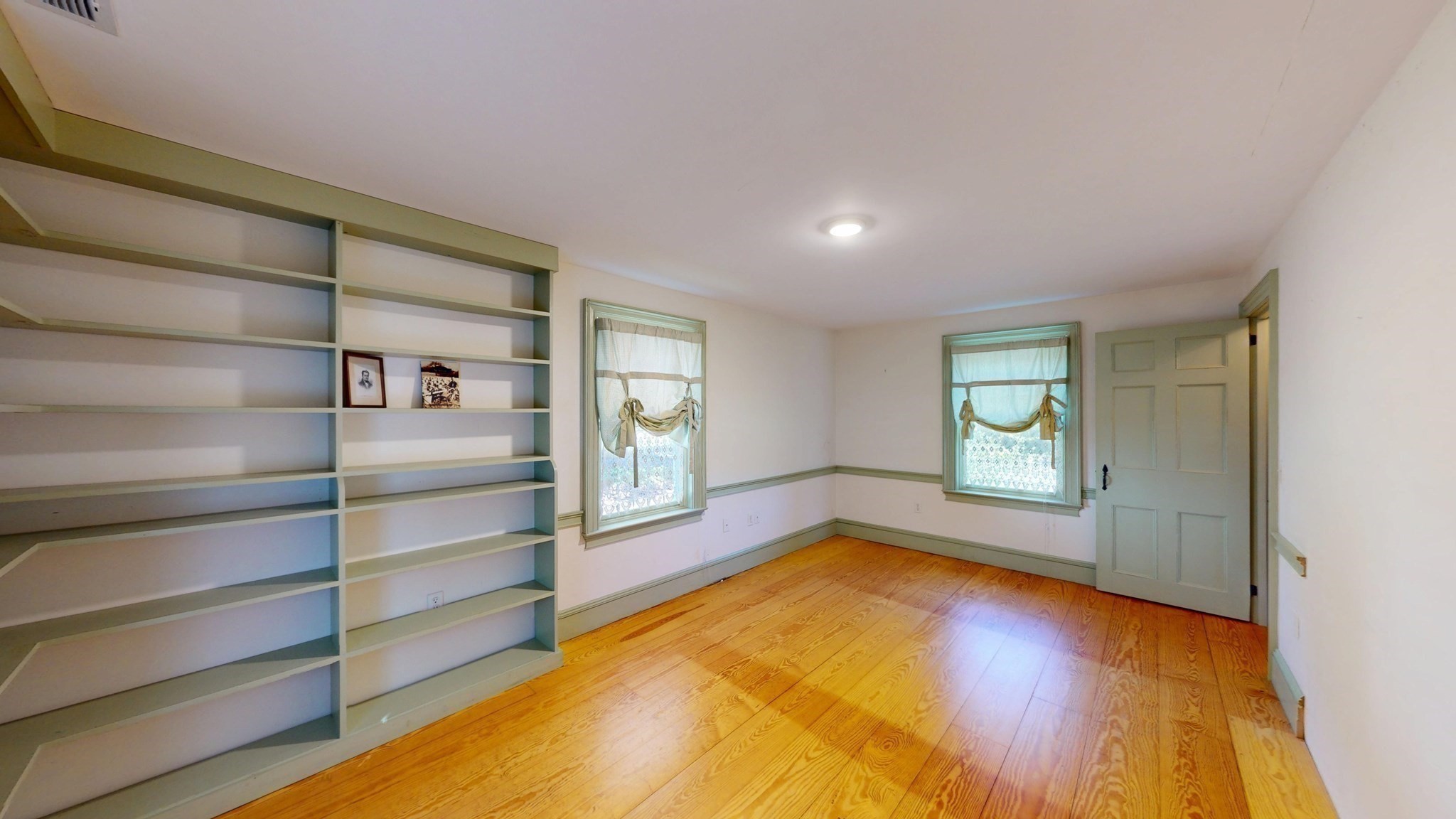 10 Mansfield Ave Property Photo 8