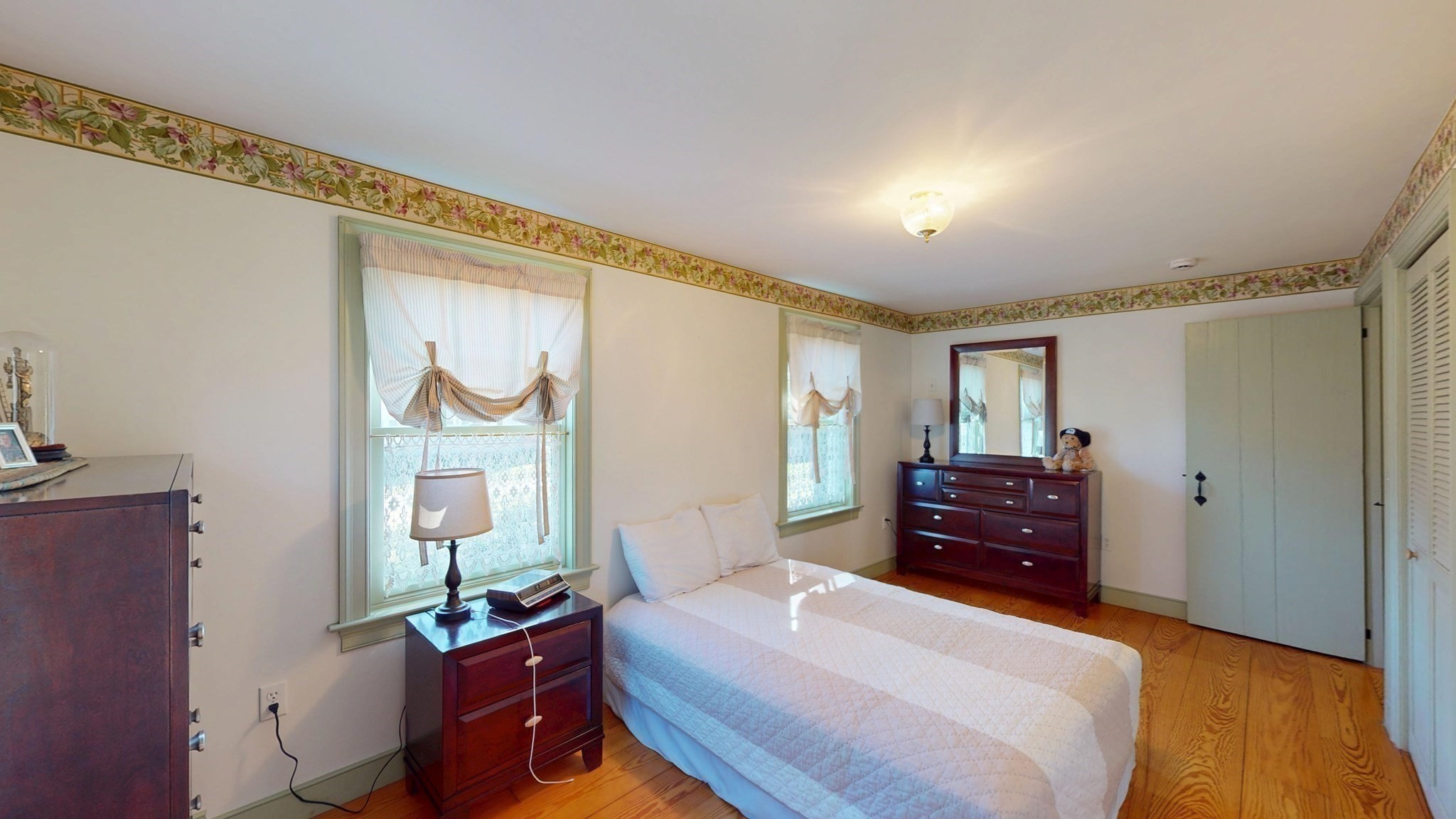 10 Mansfield Ave Property Photo 16