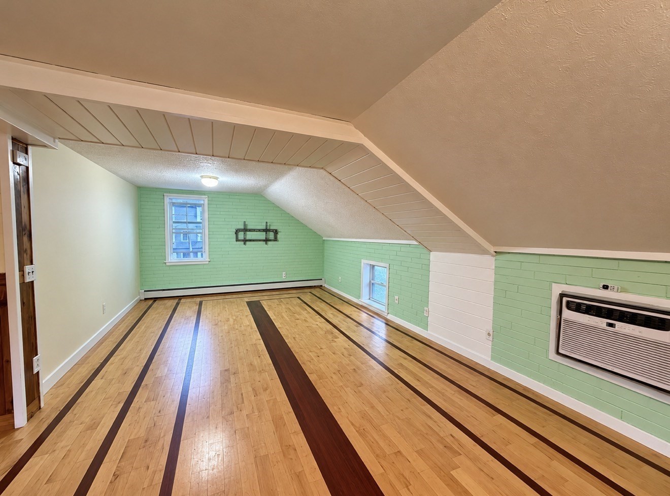 45 Thompson St # 2 Property Photo 1
