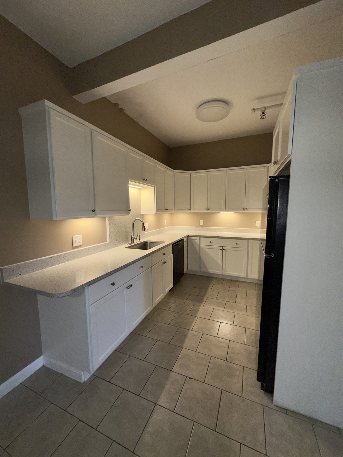 21 Caller St # 203 Property Photo 1