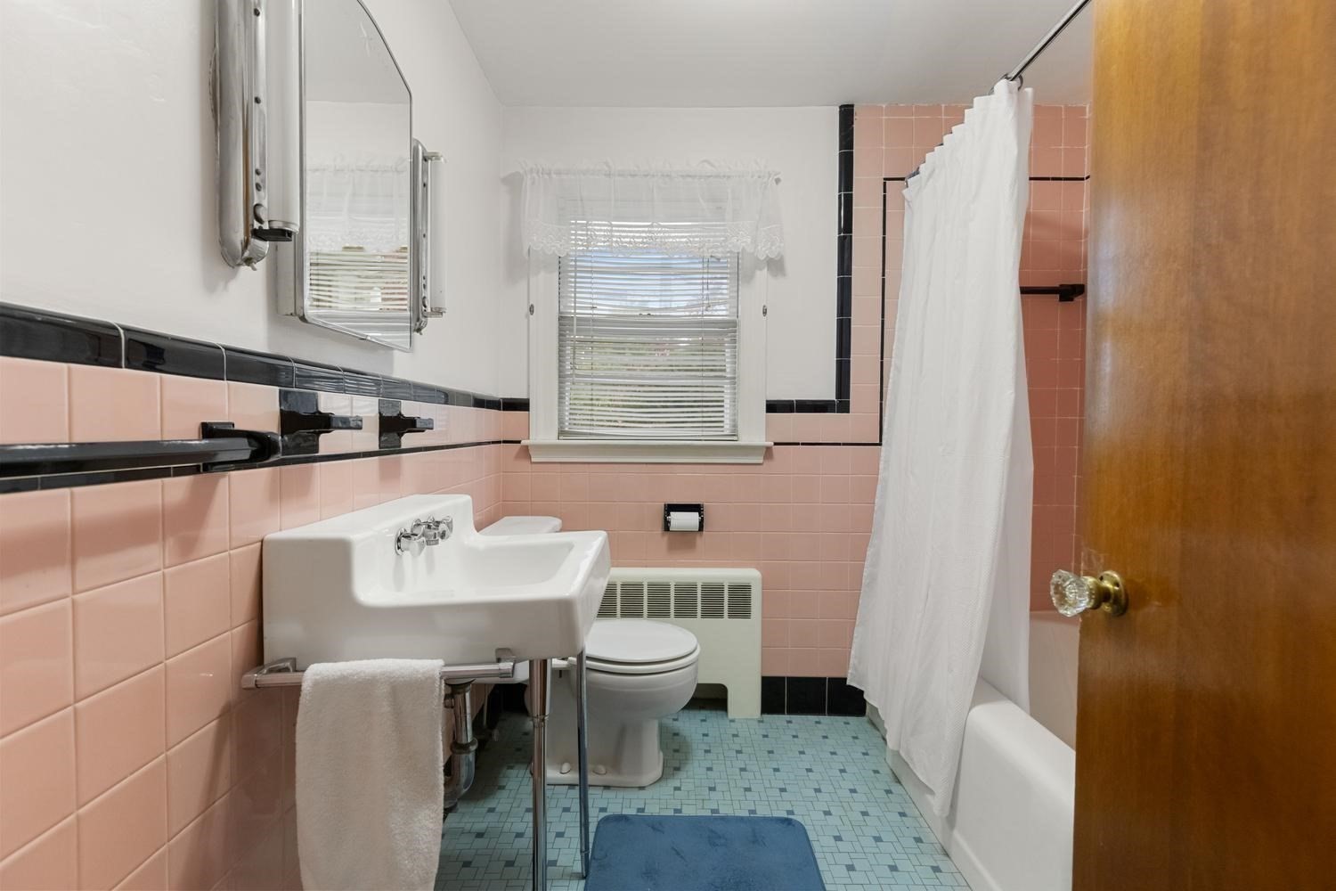 218 Lowell St Property Photo 17