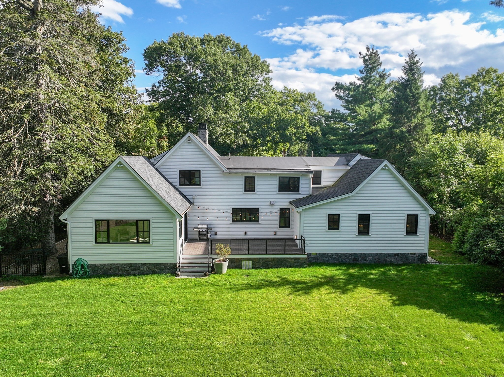 643 Boston Post Rd Property Photo 4