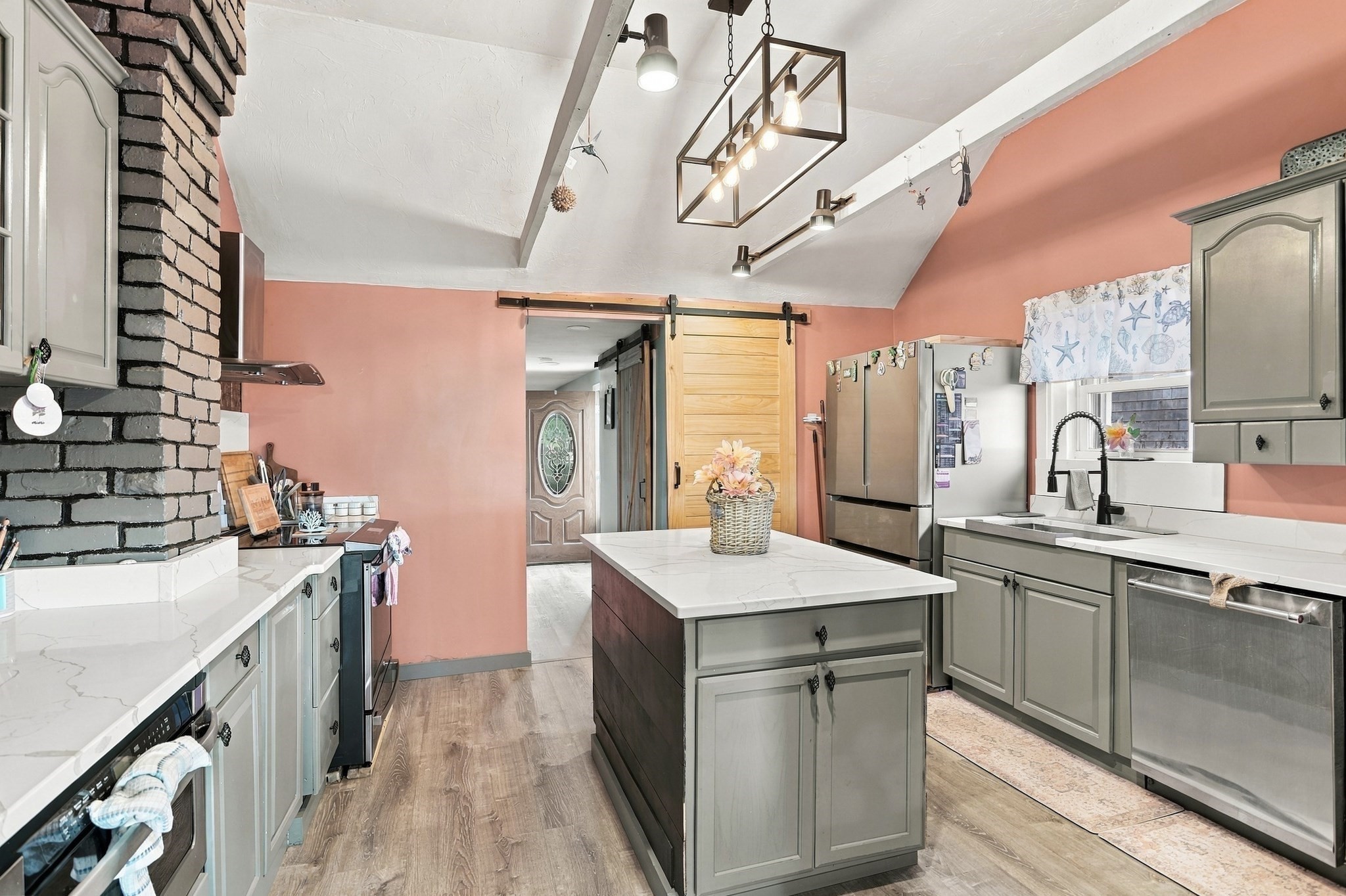 21 Custer St Property Photo 3