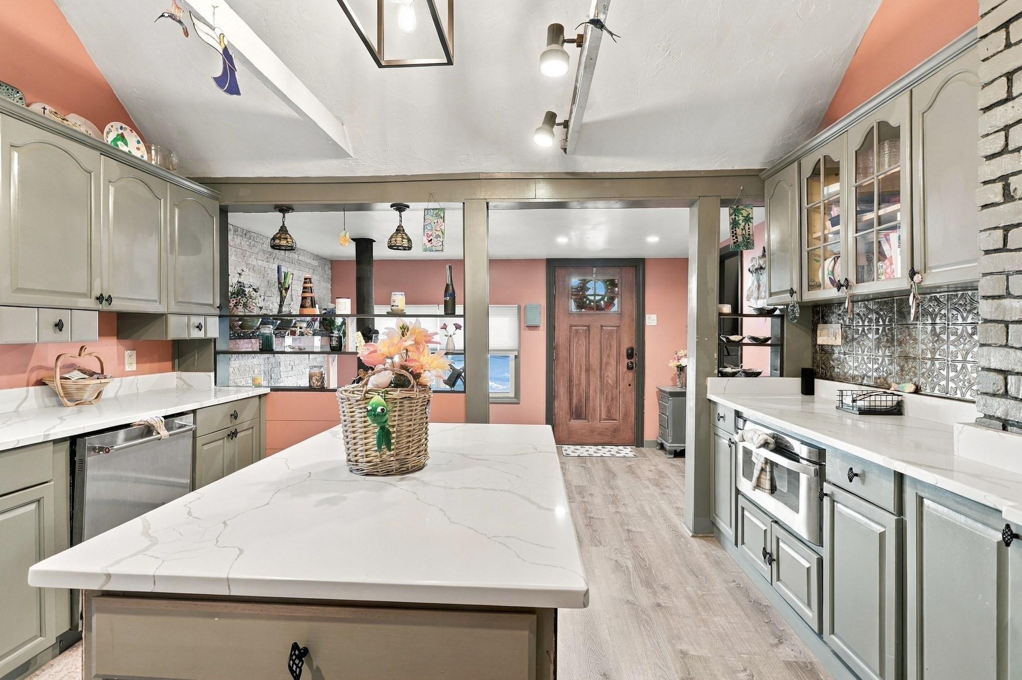 21 Custer St Property Photo 4