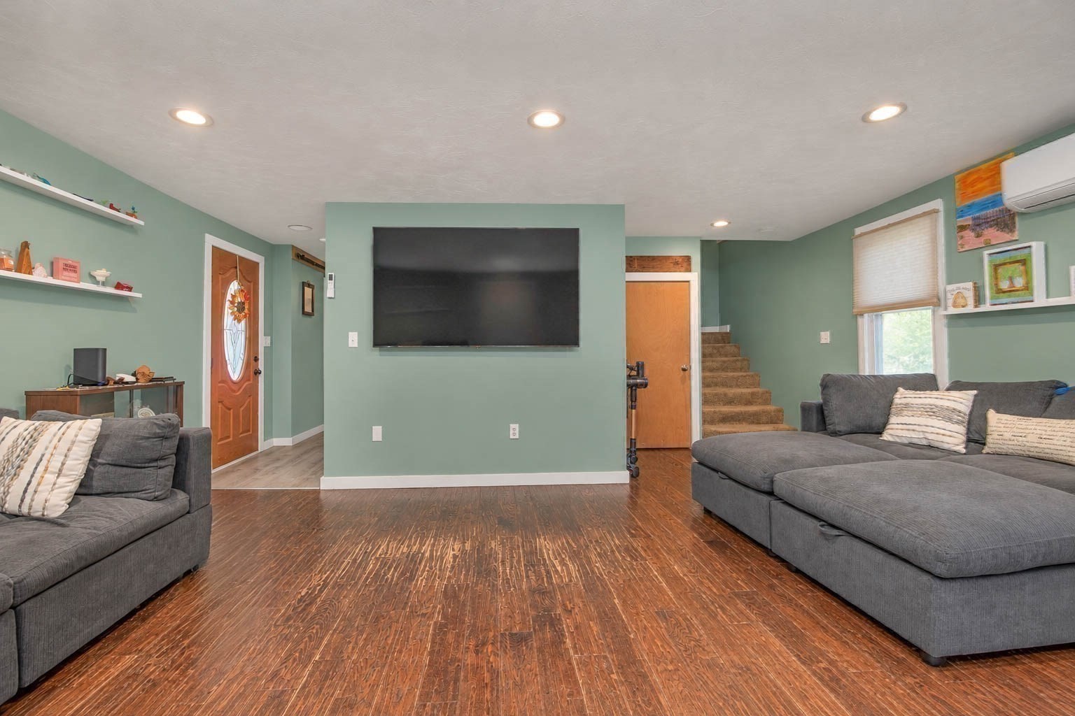 21 Custer St Property Photo 8