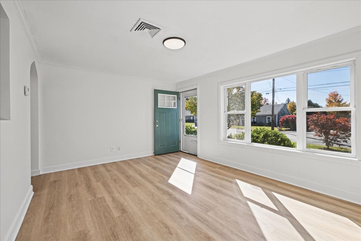 13 Oakdale Road Property Photo 4
