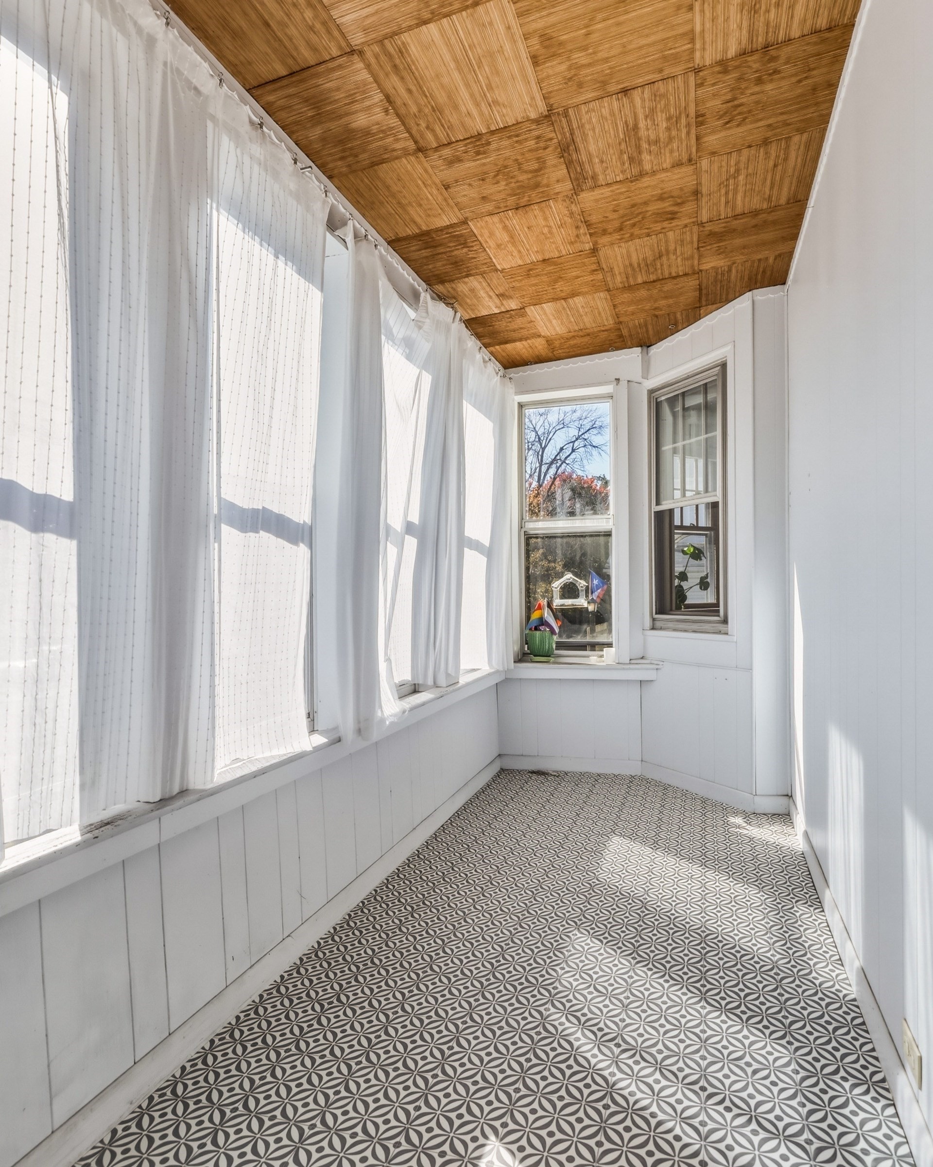 196 Sargeant St Property Photo 8