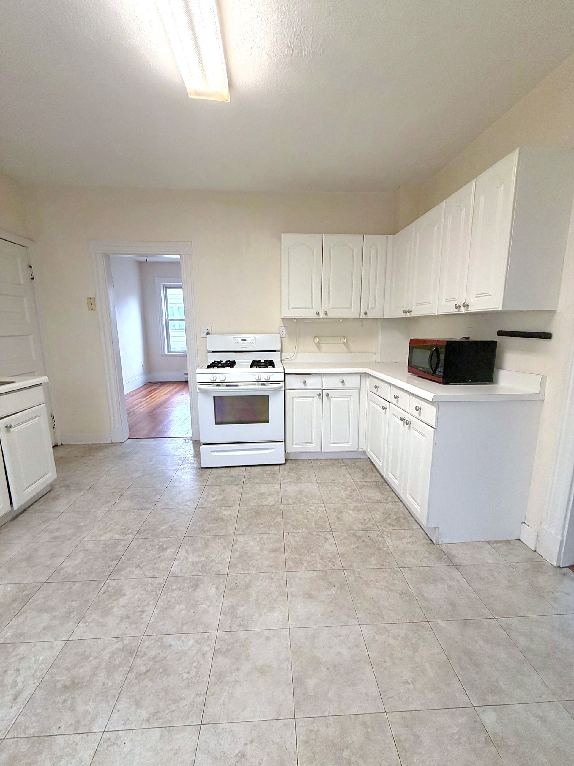 377a Cardinal Medeiros # 6 Property Photo 8