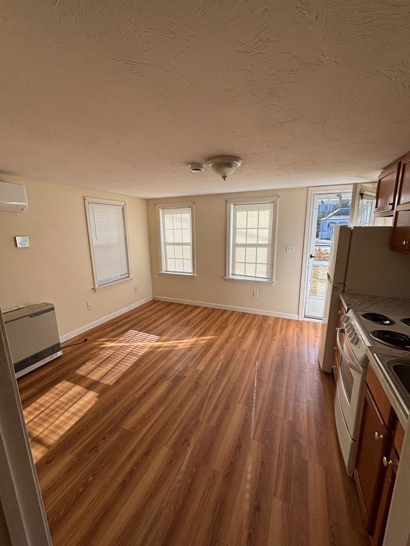 576 Main St. # 1b Property Photo 4