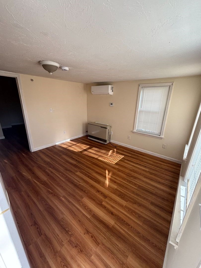 576 Main St. # 1b Property Photo 5