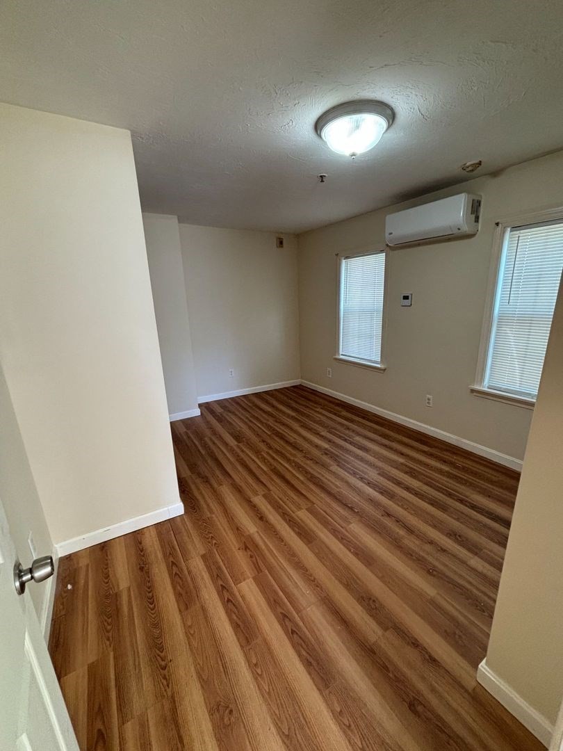 576 Main St. # 1b Property Photo 6