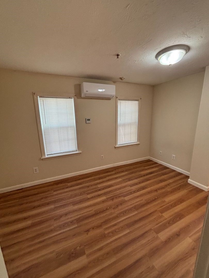 576 Main St. # 1b Property Photo 7