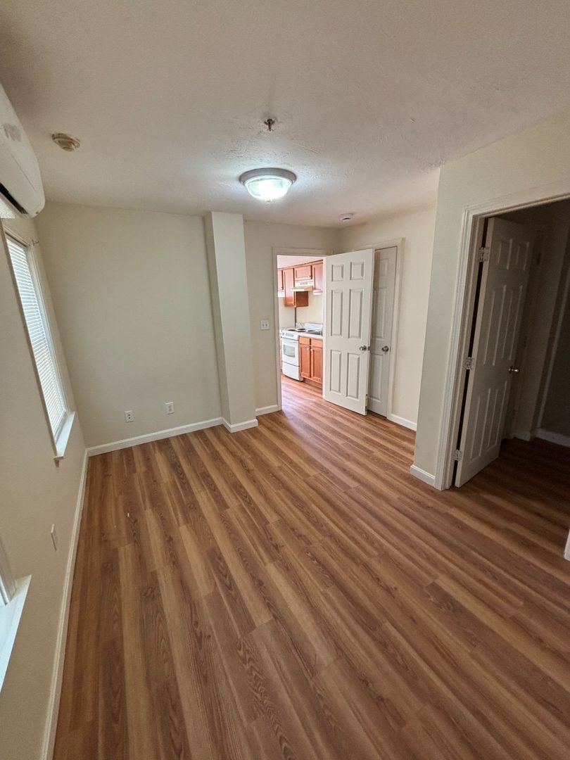 576 Main St. # 1b Property Photo 8