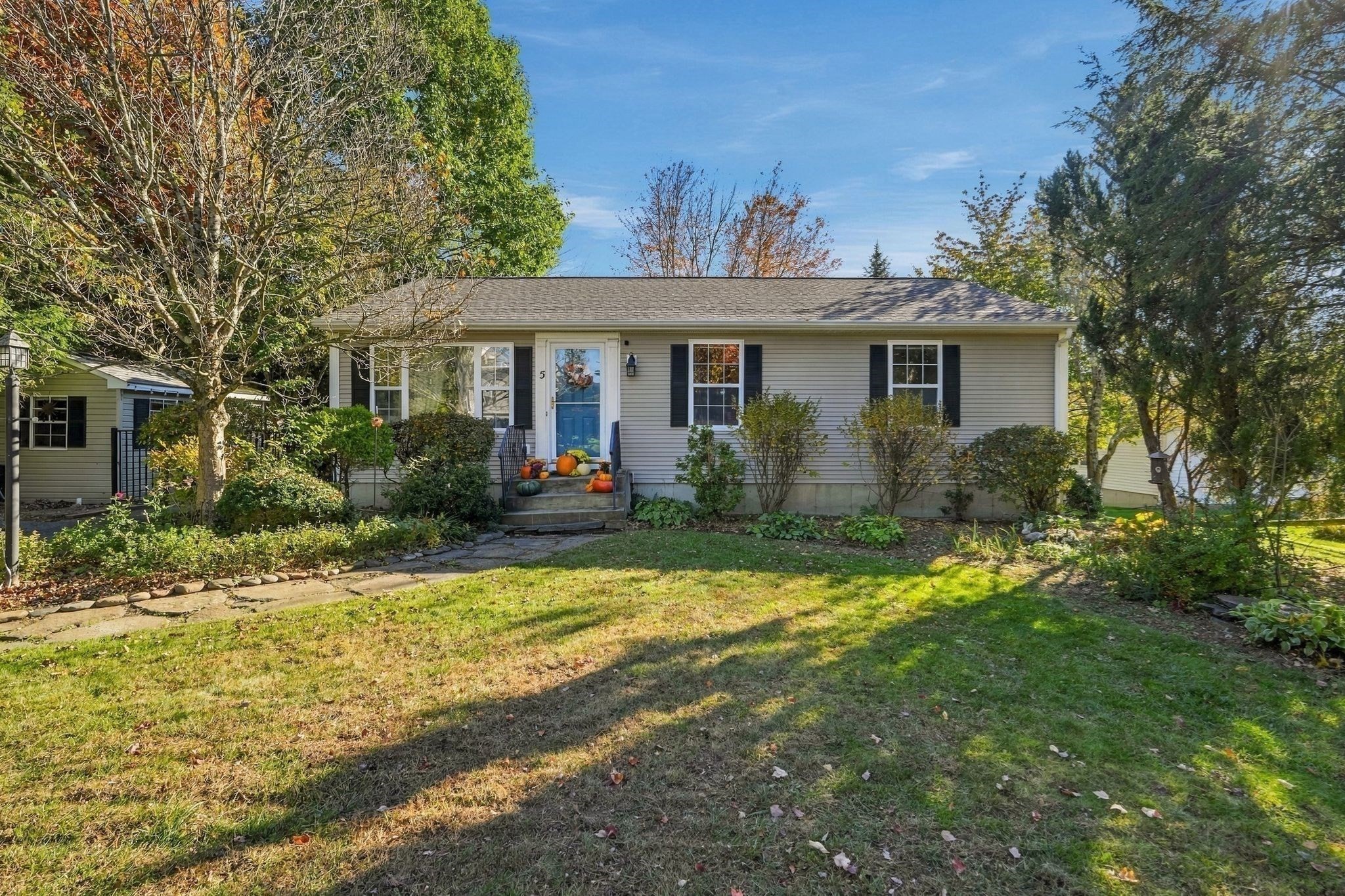 5 Maxine Cir Property Photo 1