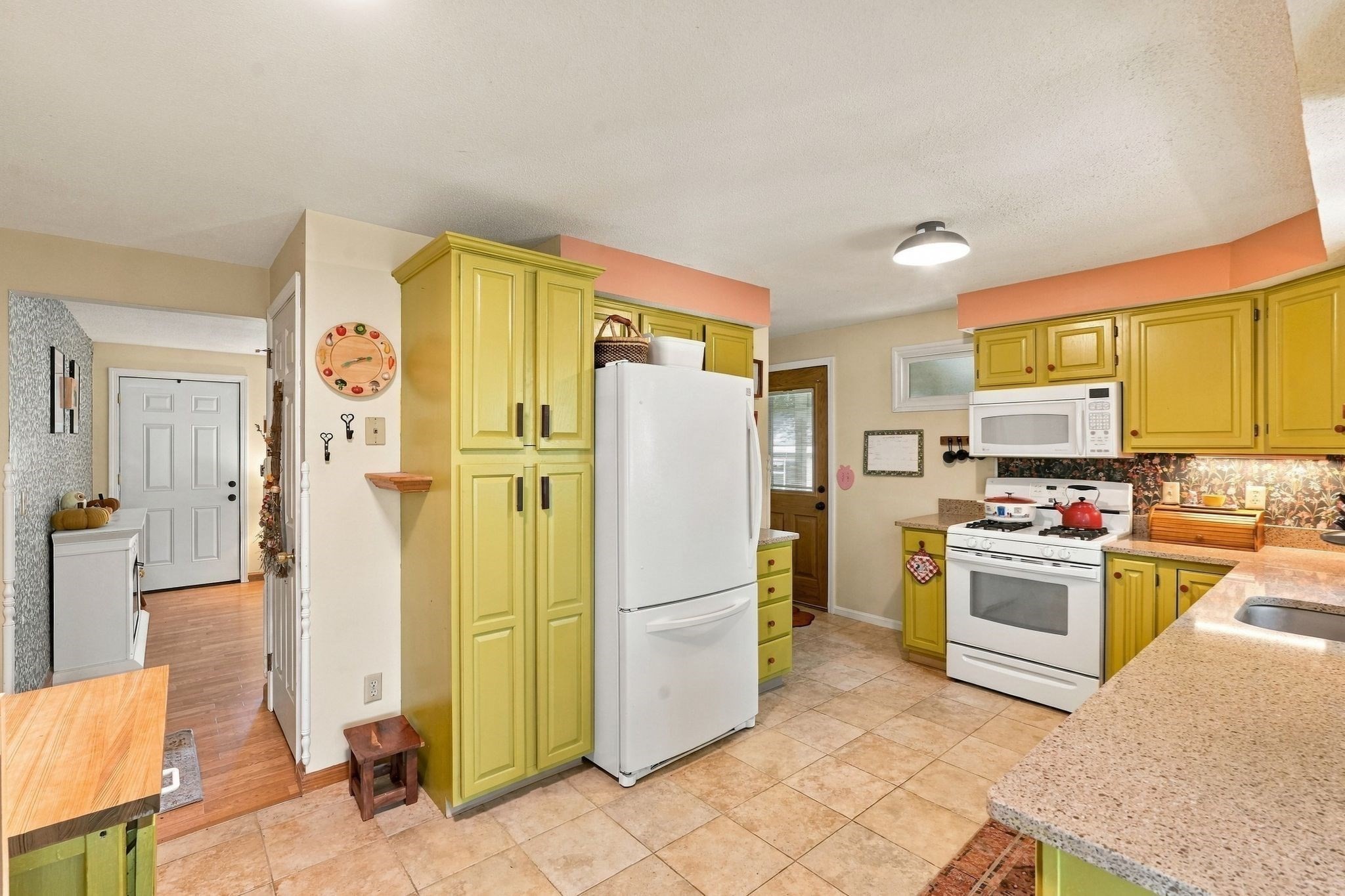 5 Maxine Cir Property Photo 10