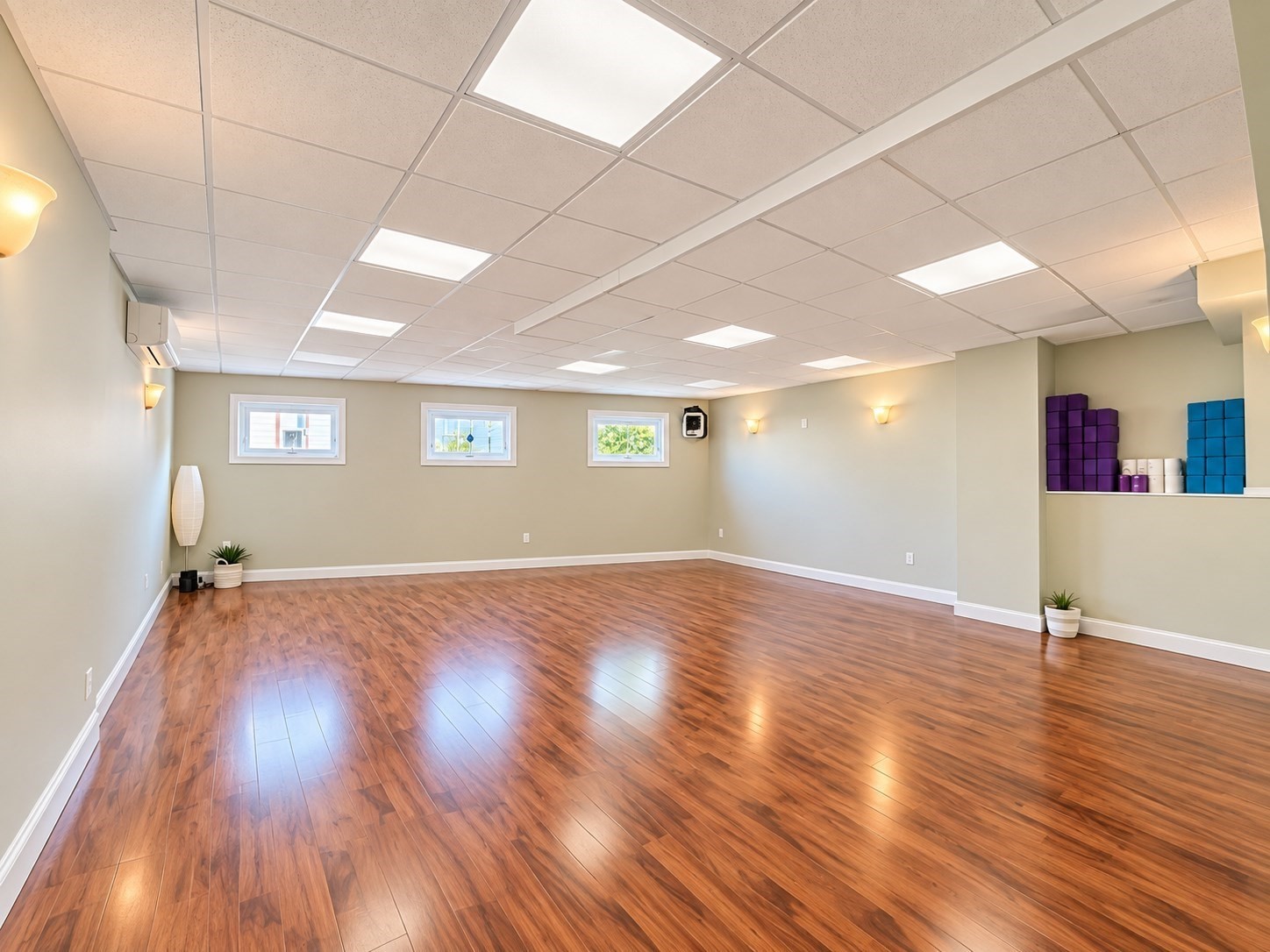 584 E Broadway Property Photo 3