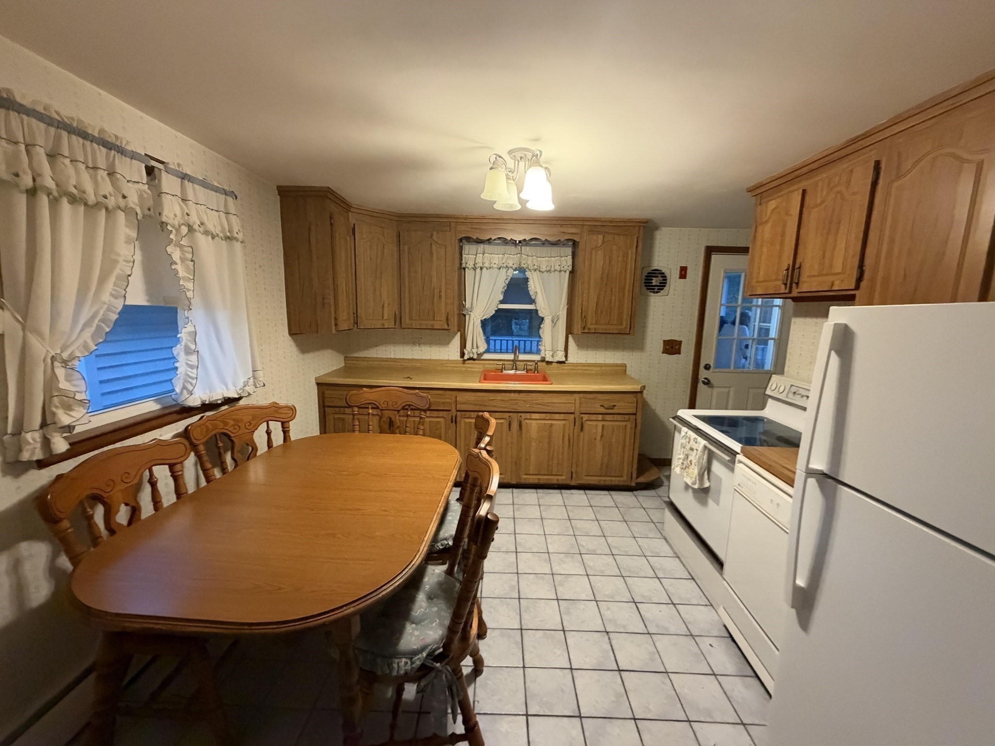 648 North Street Property Photo 5