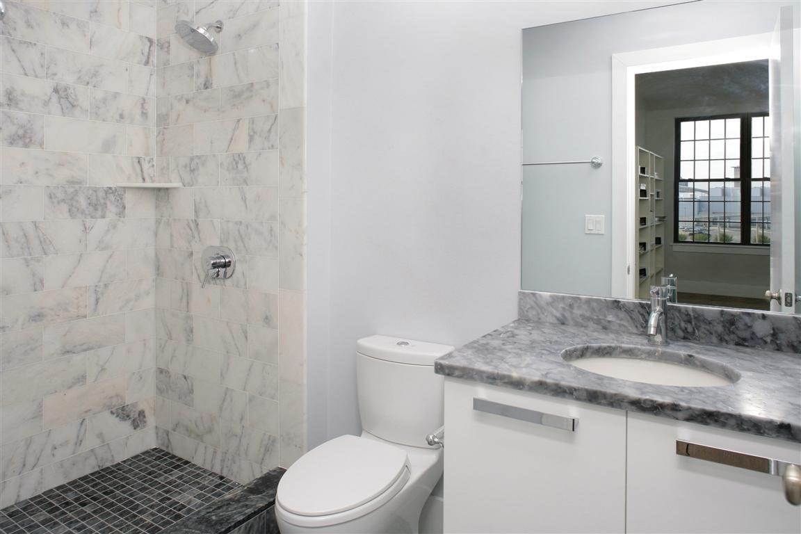 154 W 2nd St # 206 Property Photo 9