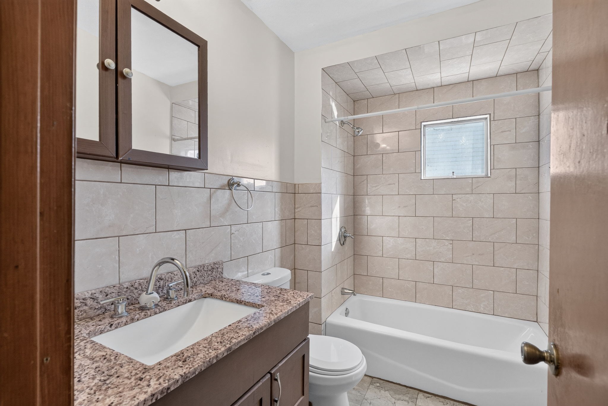 108 Madison St Property Photo 8