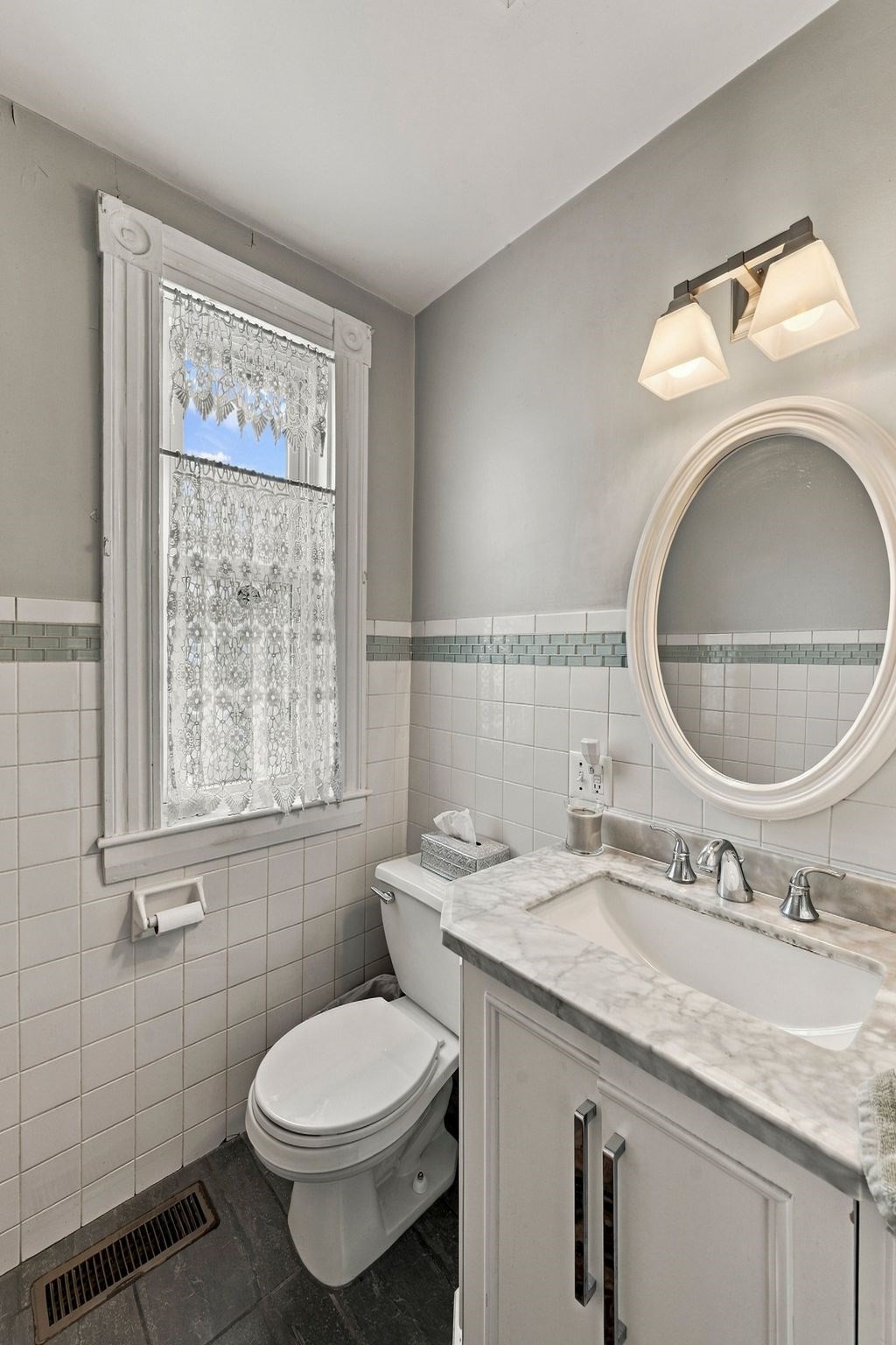 14 Otis St Property Photo 30