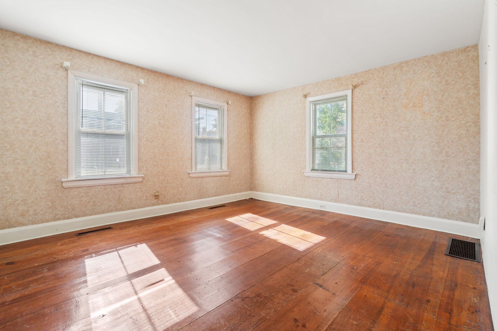 8 Summer Street Property Photo 11