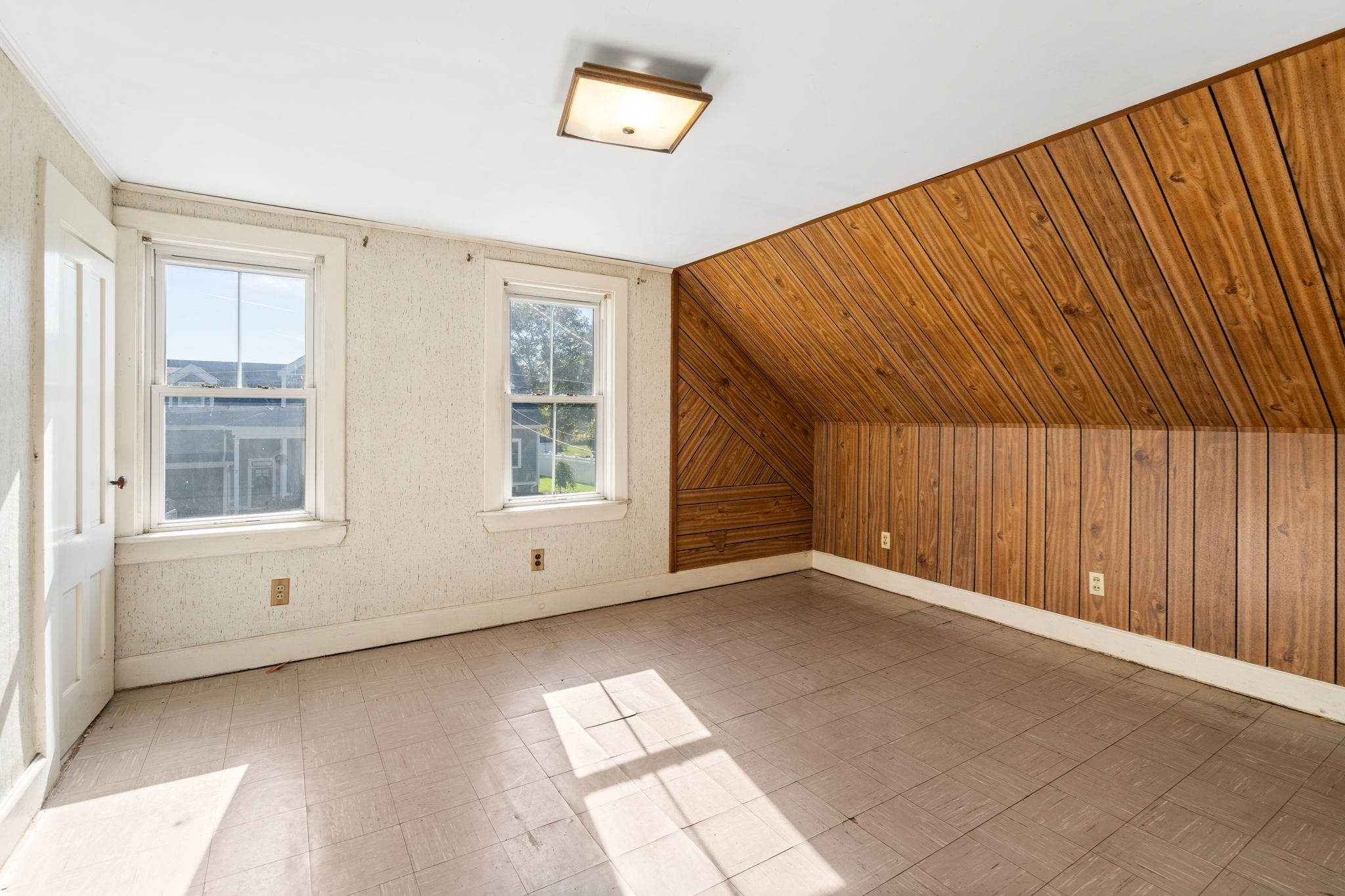 8 Summer Street Property Photo 16
