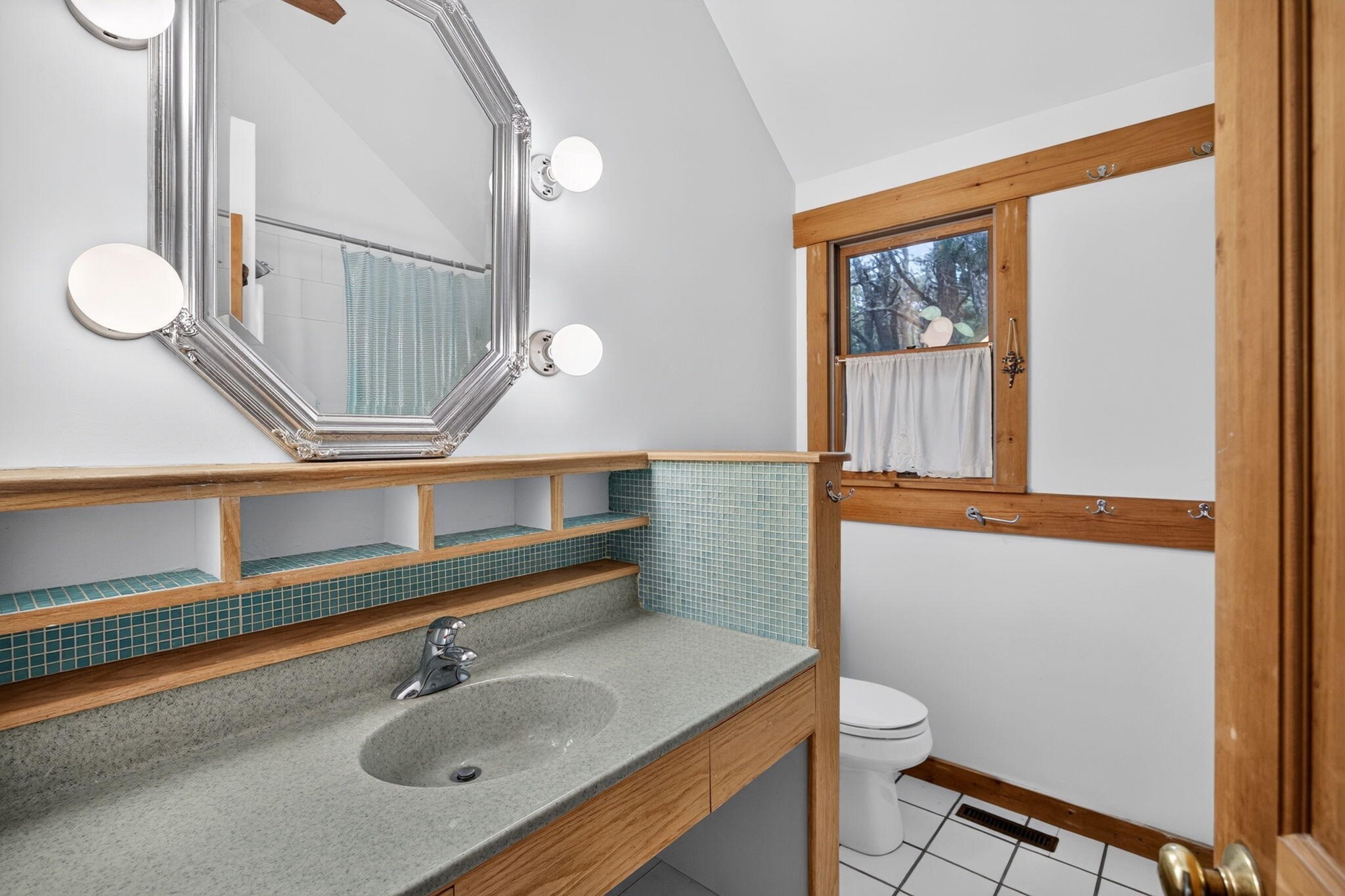 10 Seashore Park Drive Property Photo 20