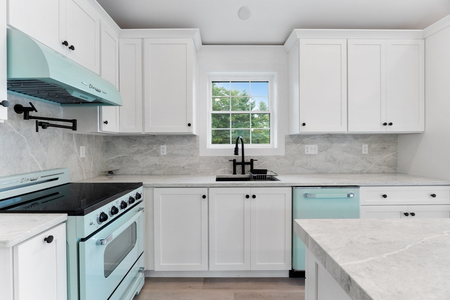 10 Shore Drive Property Photo 7
