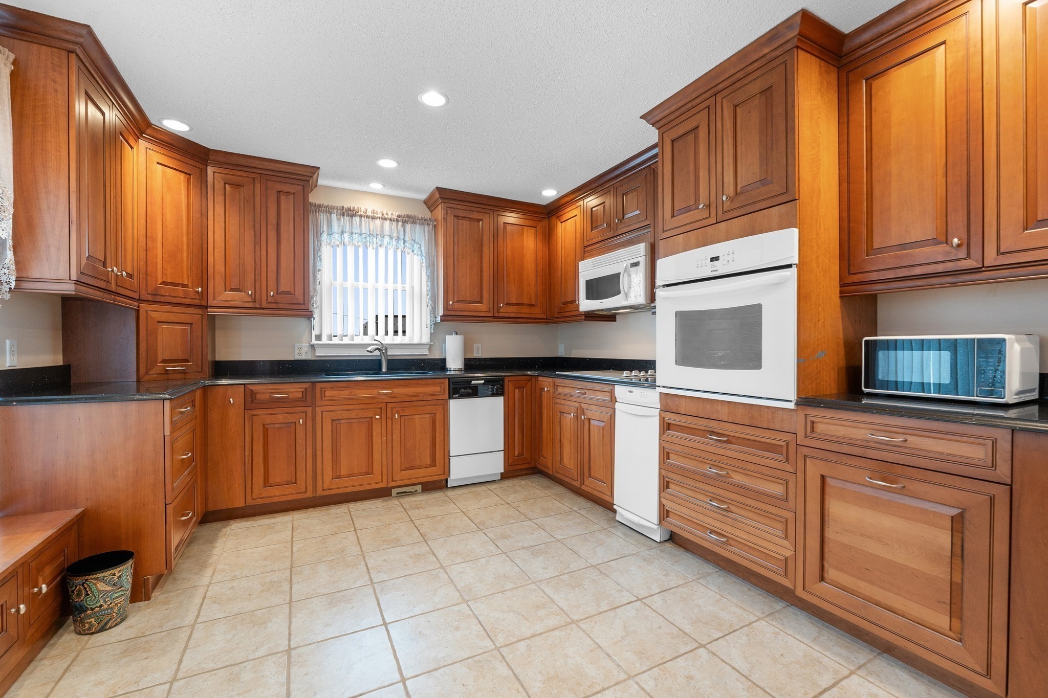 1300 Lakeview Avenue Property Photo 10
