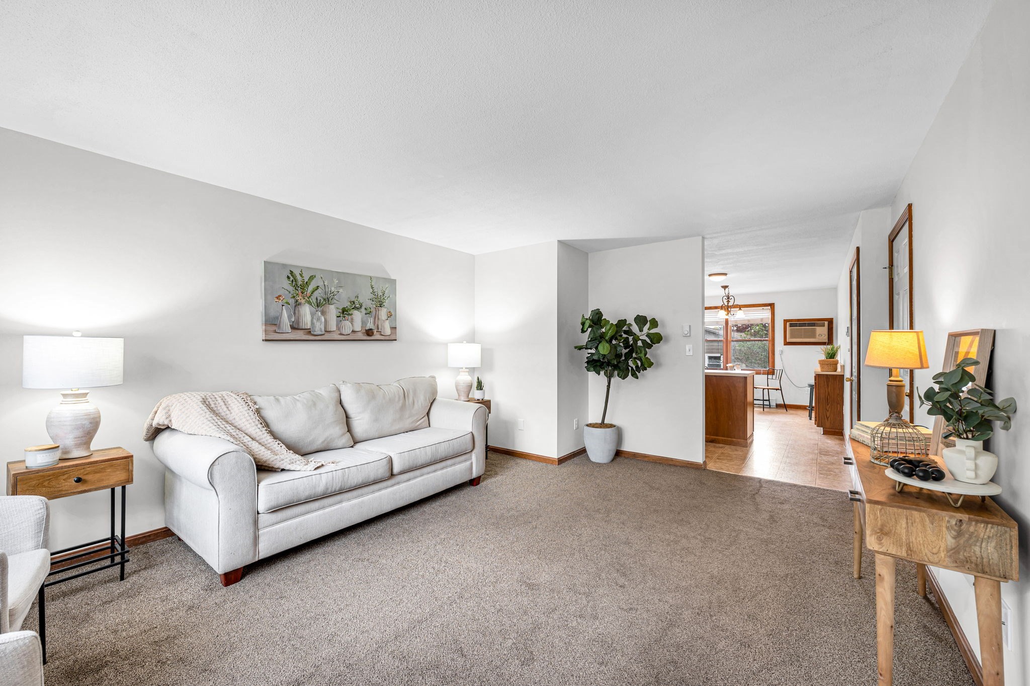 149 Dale St # R Property Photo 4