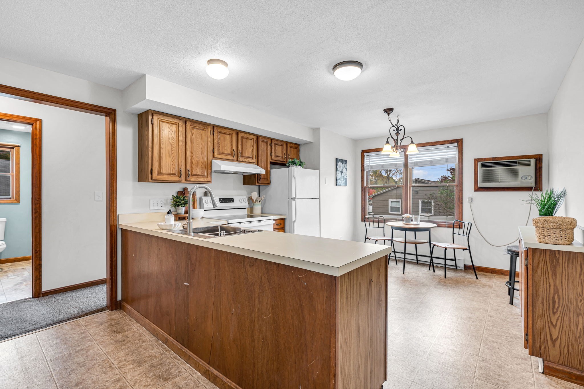 149 Dale St # R Property Photo 7