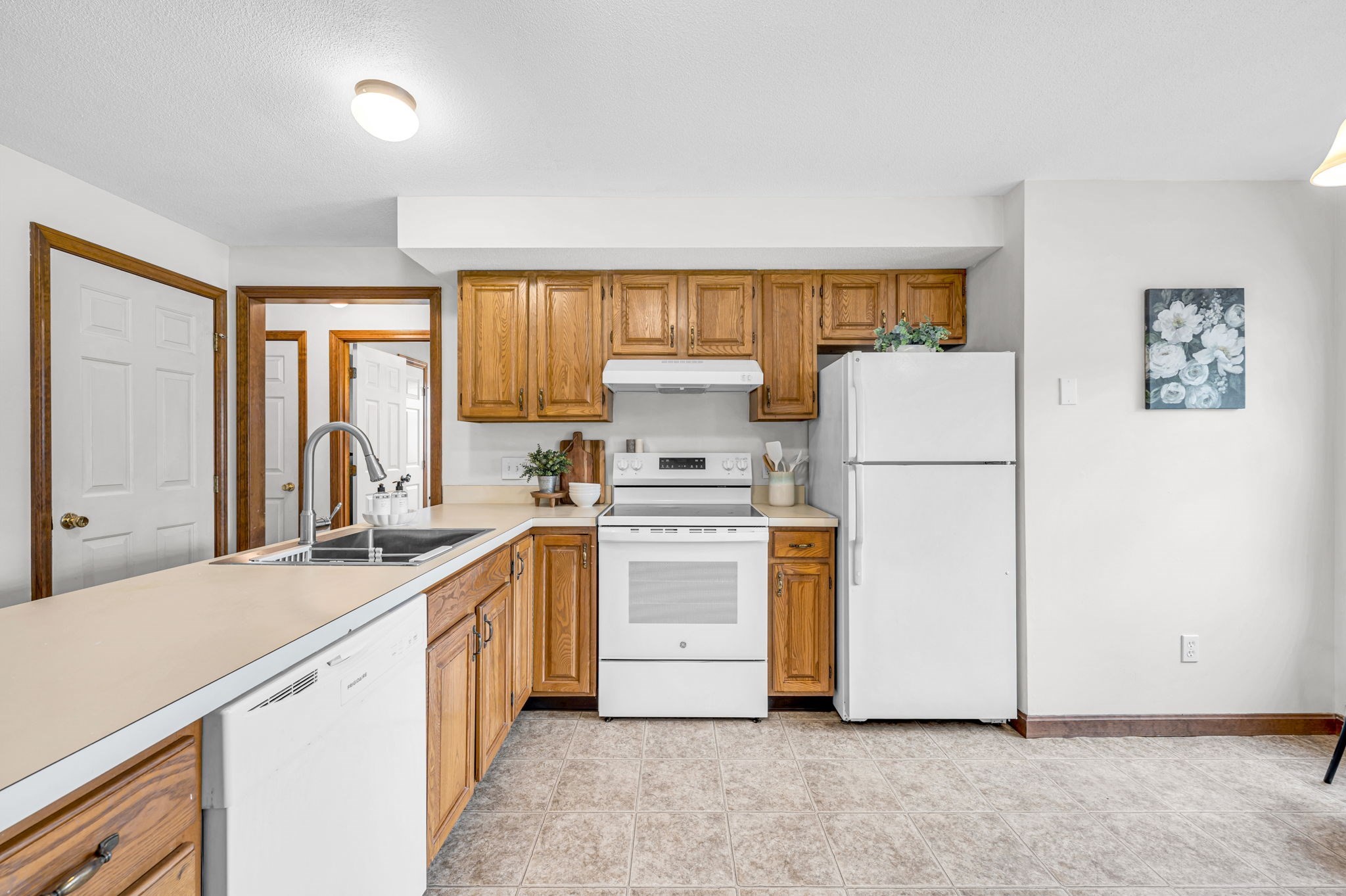 149 Dale St # R Property Photo 8
