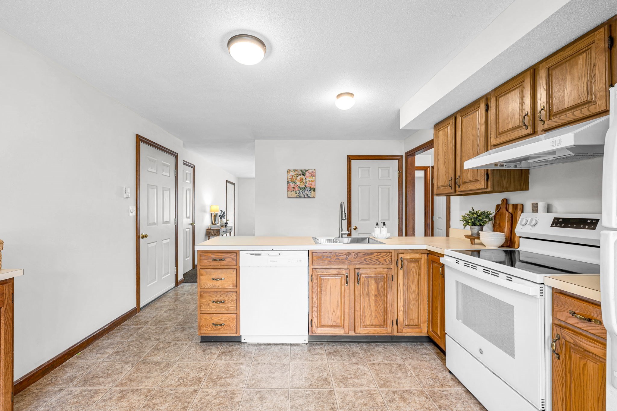 149 Dale St # R Property Photo 9