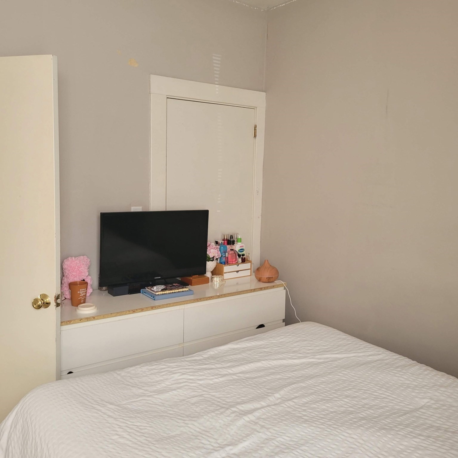 186 Dover St # 1 Property Photo 4
