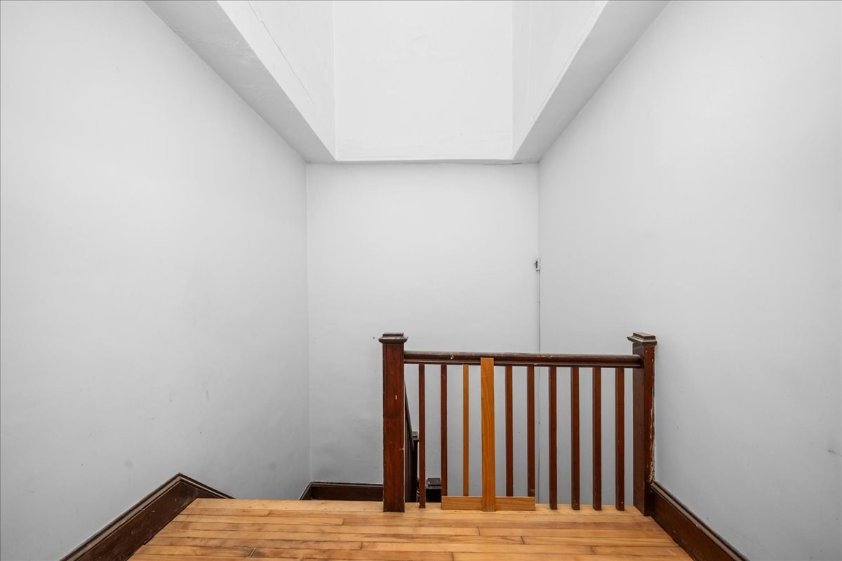 15 Circuit Ave E # 2r Property Photo 4