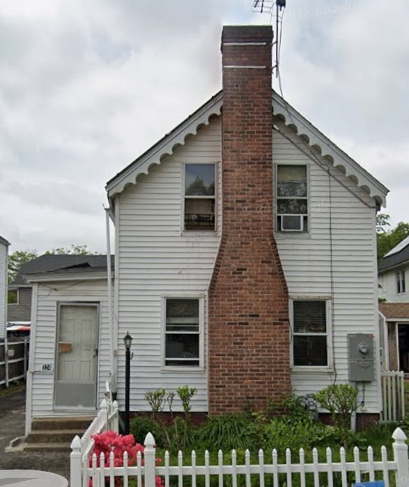 324 Oakland St Property Photo 1