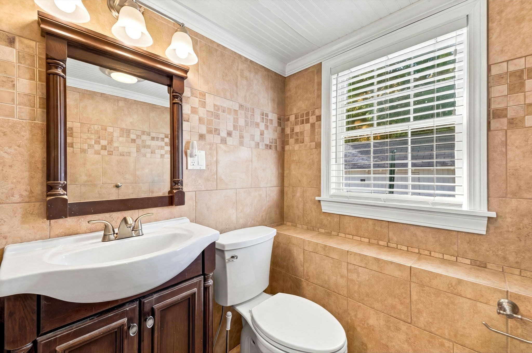 20 Essex St. Property Photo 20