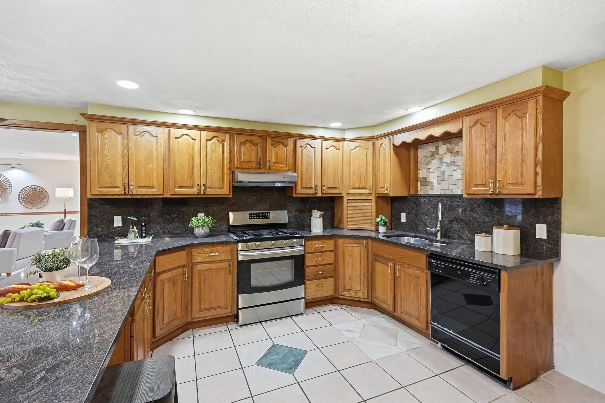 17 Pathwood Ave Property Photo 9