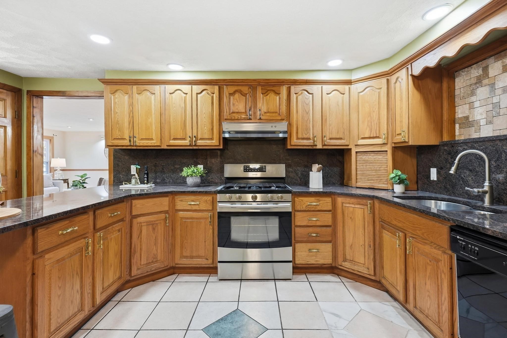 17 Pathwood Ave Property Photo 10