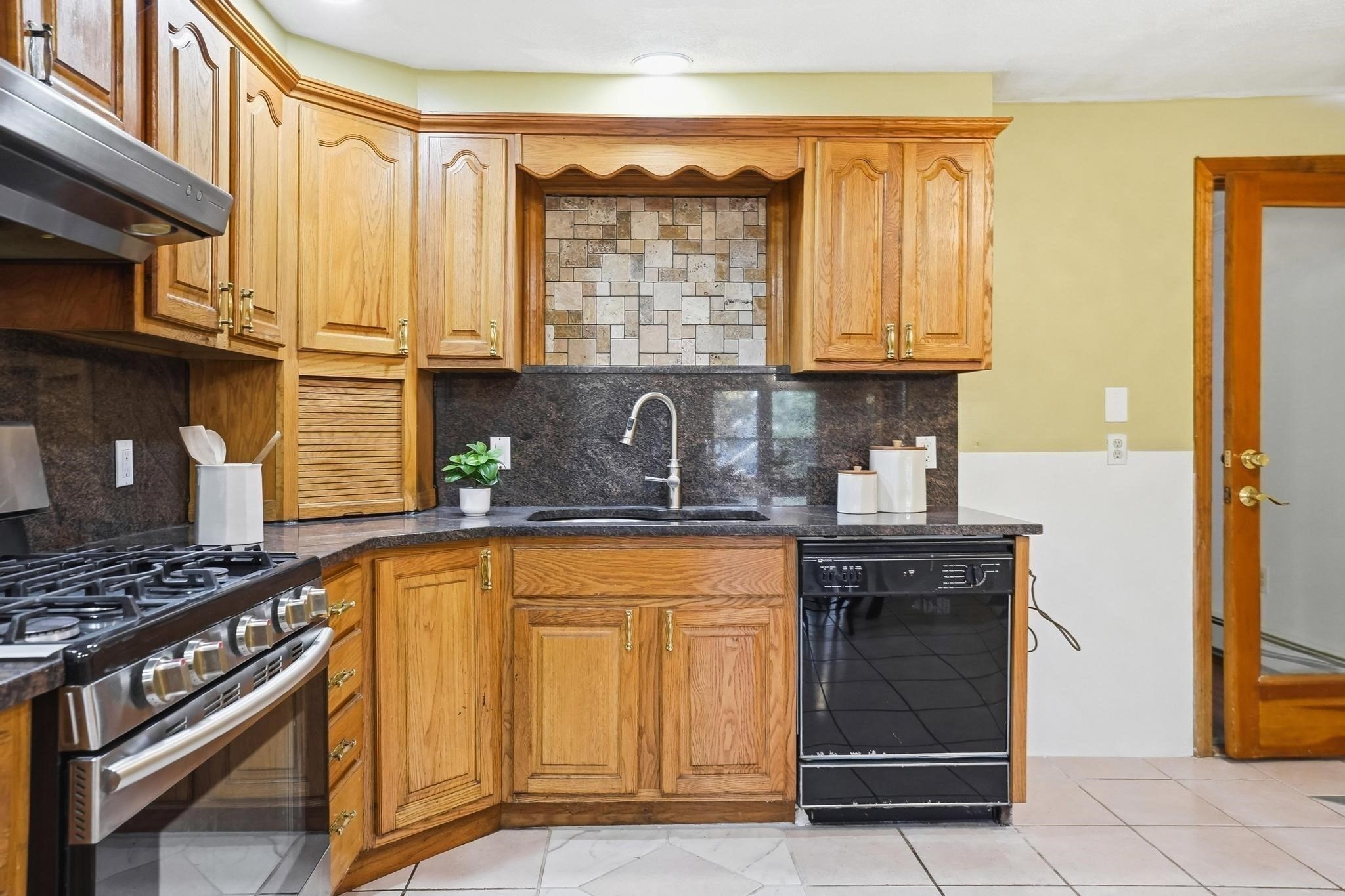 17 Pathwood Ave Property Photo 11