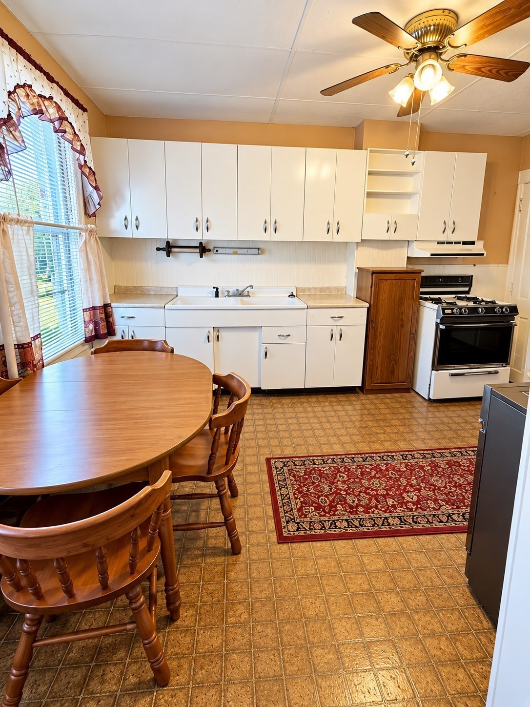 225 Suffolk St Property Photo 3