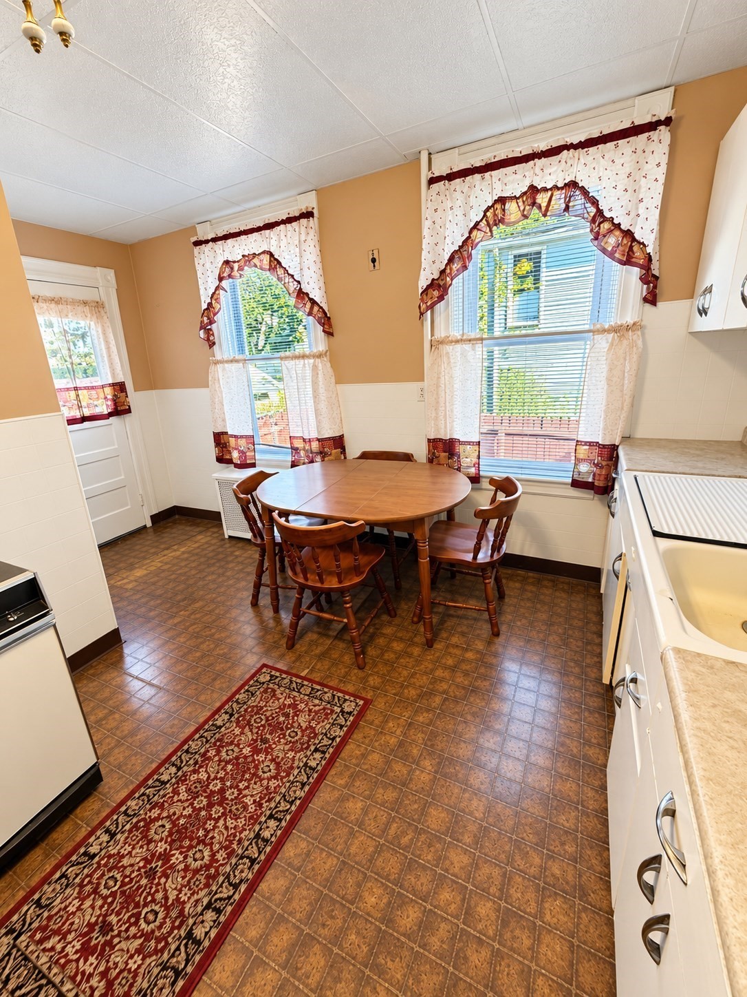 225 Suffolk St Property Photo 5
