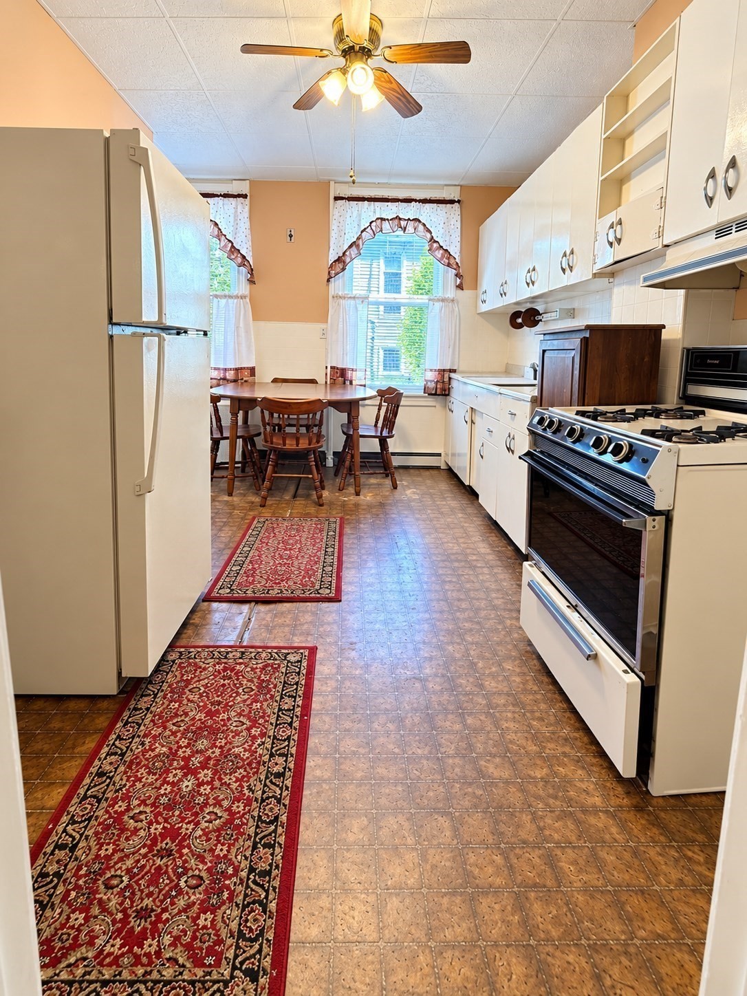 225 Suffolk St Property Photo 6